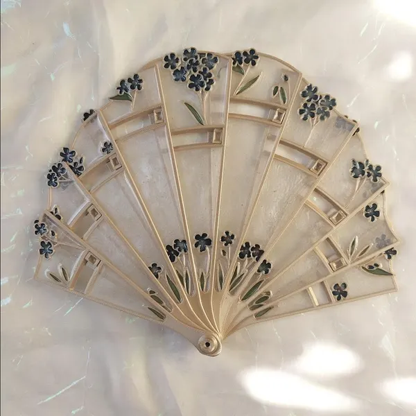 Forget-me-not hand fan